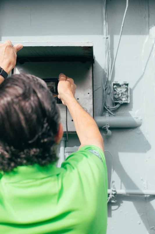 Electrical wiring and panel inspection made by Home Inspections Halley as part of the 4-Point Inspection Service.