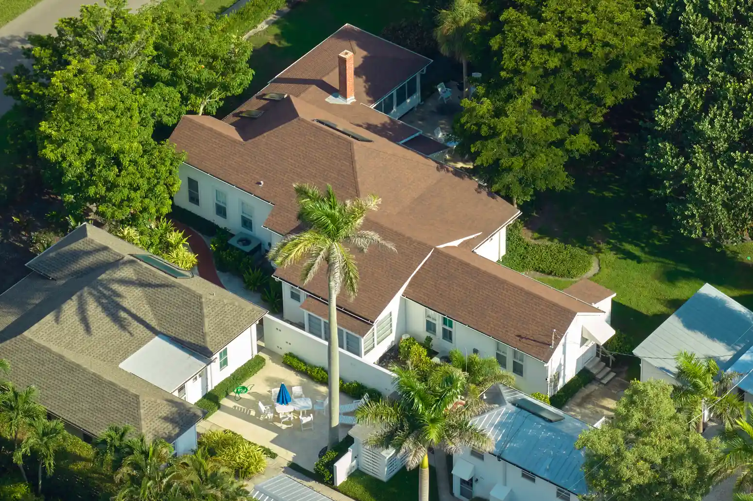 Aerial view of a South Florida residential neighborhood with single-family homes, highlighting the local properties served by home inspection in Hialeah.